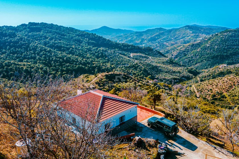 VC031-Country-Villa-with-Fruit-Plantation-in-Natural-Park-–-Canillas-de-Albaida-4