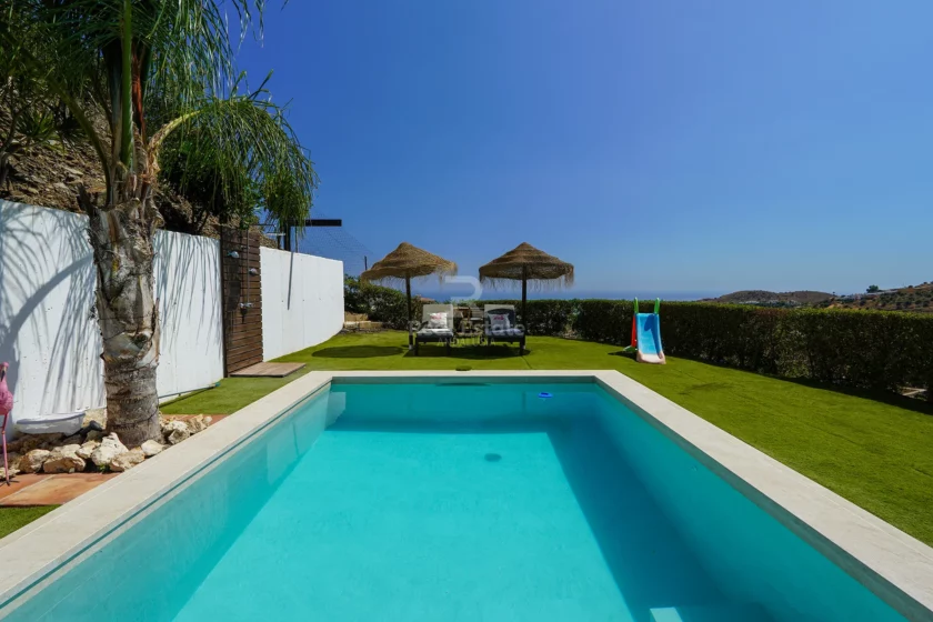 AT532-2-Bedroom-Country-Villa-with-Heated-Pool-–-For-Rent-in-Torrox-8
