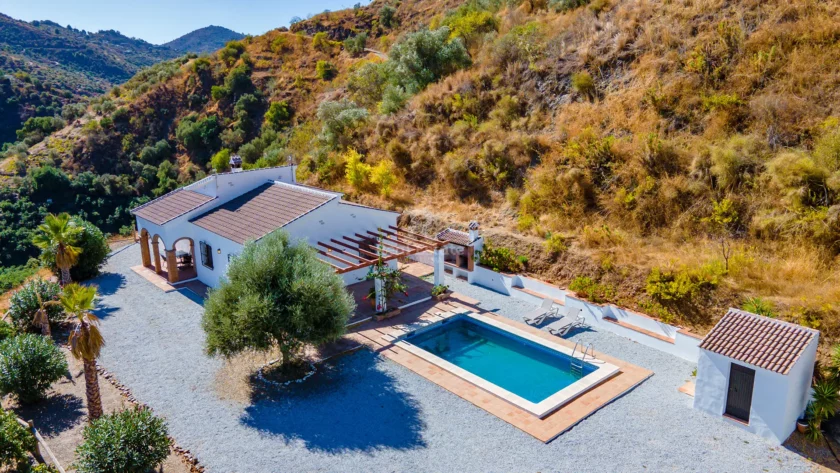 VC073-Country-Villa-with-Pool-Garden-Mountain-Views-–-For-Sale-near-Archez-Malaga-Province-2