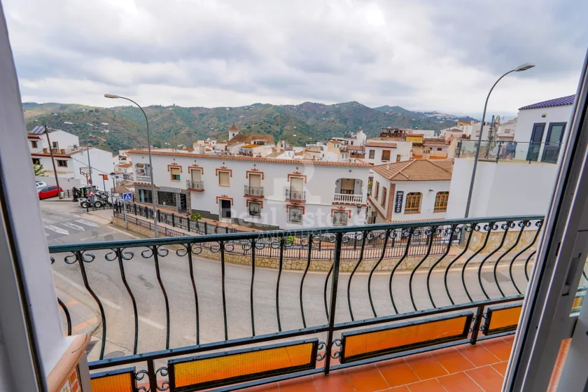 AT582-3-Bed-Apartment-for-Long-Term-Rent-in-Sayalonga-with-Balcony-Roof-Terrace-and-Mountain-Views-22