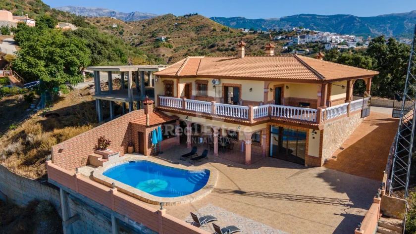 AT601-Large-Villa-for-rent-near-Corumbela-Malaga-Province-1