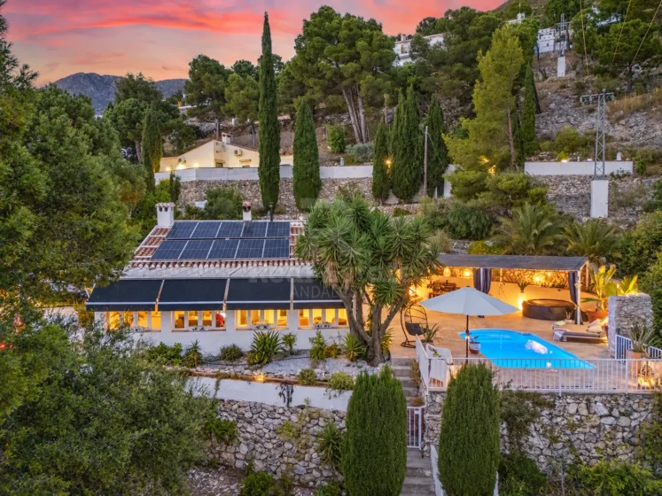 VC124-Stunning-VIlla-with-pool-and-sea-view-for-sale-in-Competa-Malaga-Province