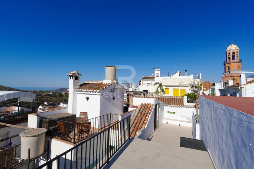 VC125-Renovated-townhouse-with-sea-views-and-roof-terraces-beside-Plaza-Almijara-Competa-40