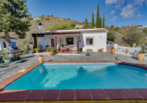 AT507-Country-Villa-with-pool-for-rent-in-Competa-18