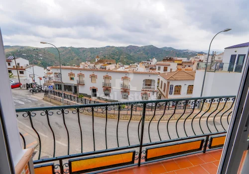 AT582-3-Bed-Apartment-for-Long-Term-Rent-in-Sayalonga-with-Balcony-Roof-Terrace-and-Mountain-Views-22