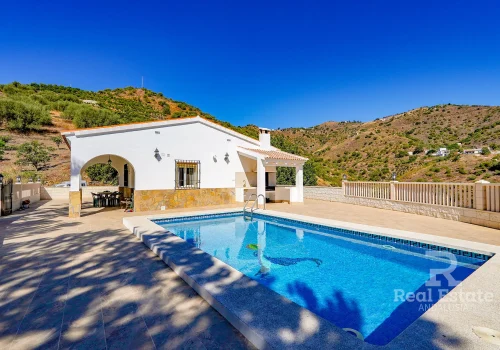 AT605-3-Bedroom-Country-Villa-with-Private-Pool-Near-Sayalonga-34