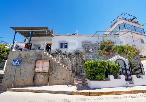 VC100-Large-townhouse-with-roof-terrace-and-sea-views-for-sale-in-Competa-Malaga-31