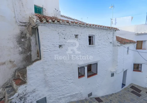 VC120-Compact-Townhouse-for-Renovation-in-Salares-with-New-Roof-12